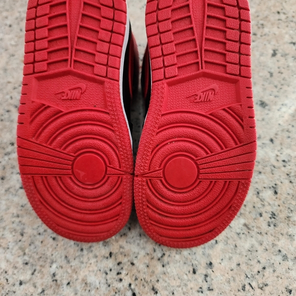 Girls size 9, Air Jordan - Picture 5 of 5